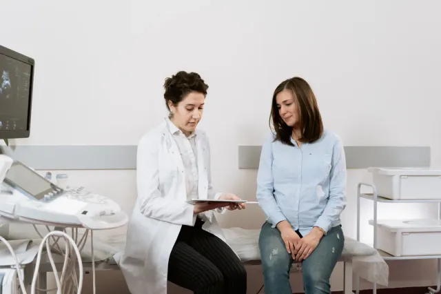 Doctor consulting a pregnant woman